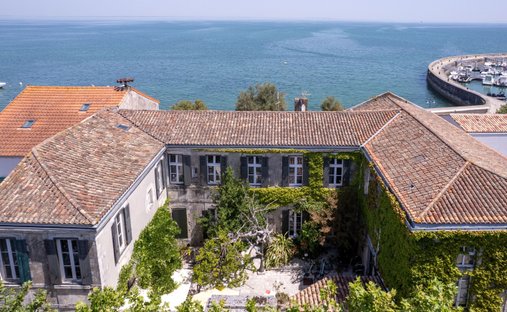 Condo in La Flotte, Nouvelle-Aquitaine, France 1