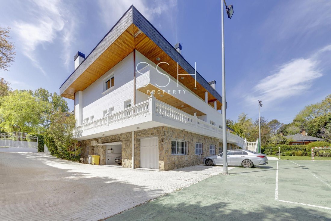 Chalet à Pozuelo de Alarcón, Communauté de Madrid, Espagne 2 - 18357291