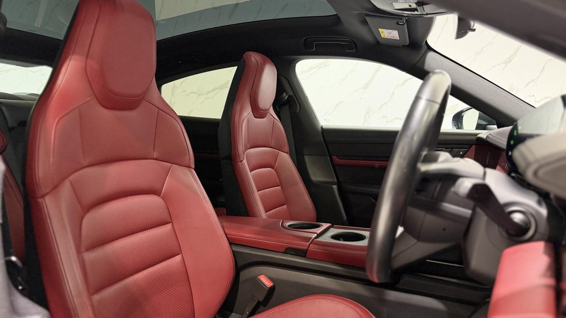 Sedan in Ruislip, United Kingdom 4 - 18352575