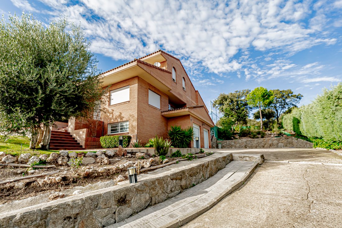 Chalet in Las Rozas de Madrid, Comunidad de Madrid, Spain 1 - 18358126