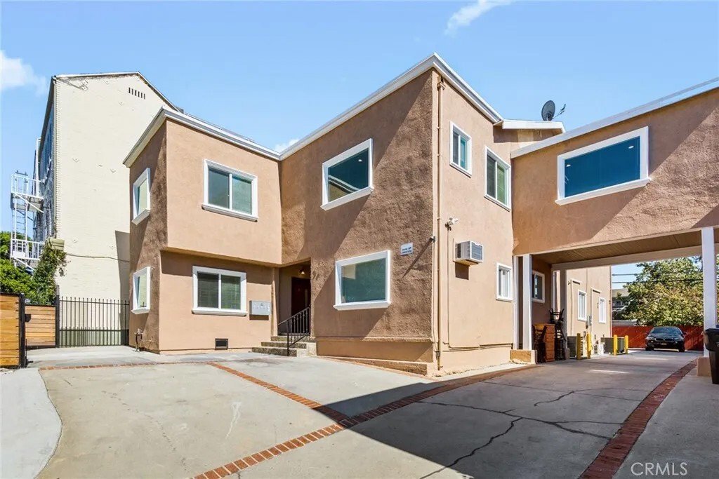 Los Angeles, California, United States 1 - 18356950