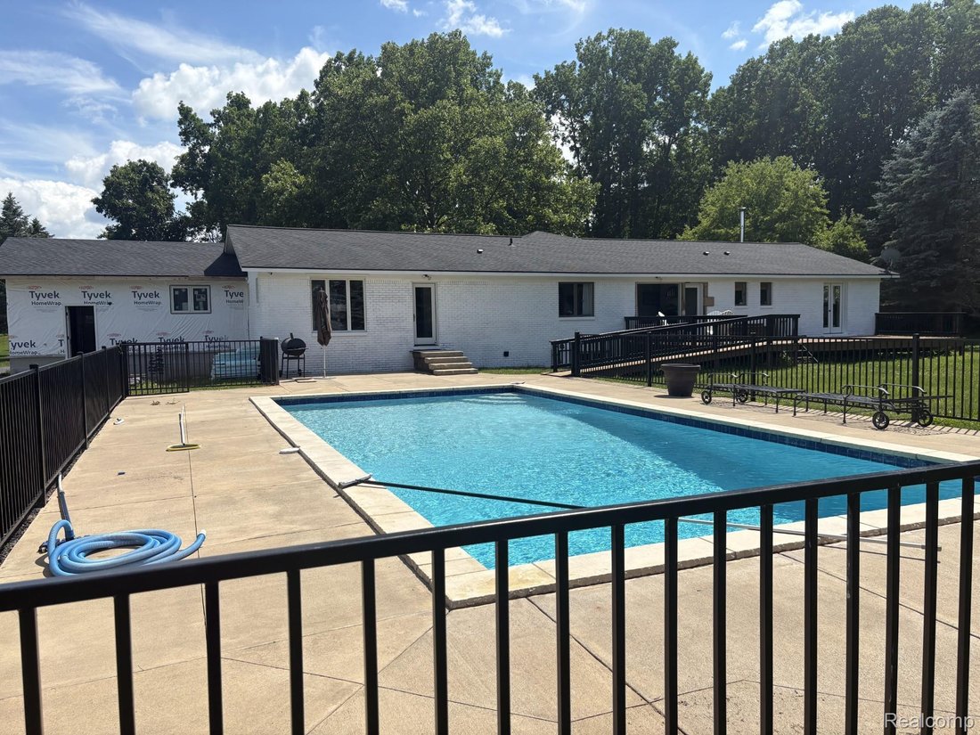 House in Township of Hamburg, Michigan, United States 2 - 16752114