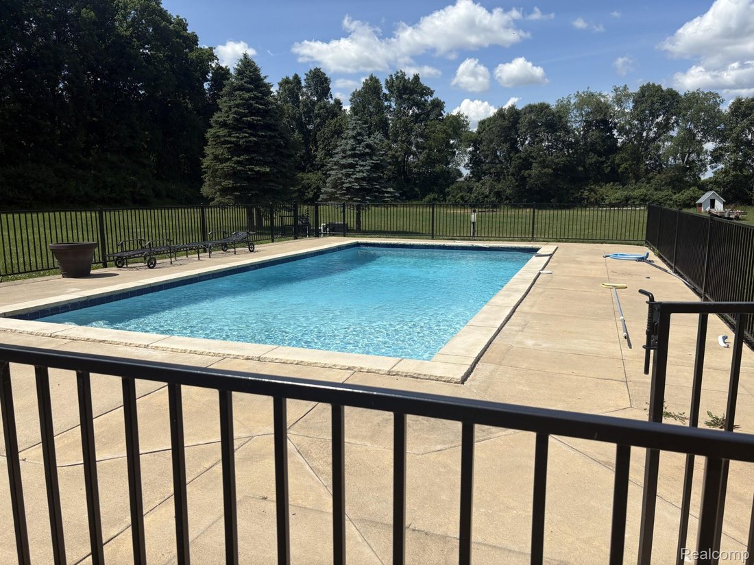 House in Township of Hamburg, Michigan, United States 4 - 16752114