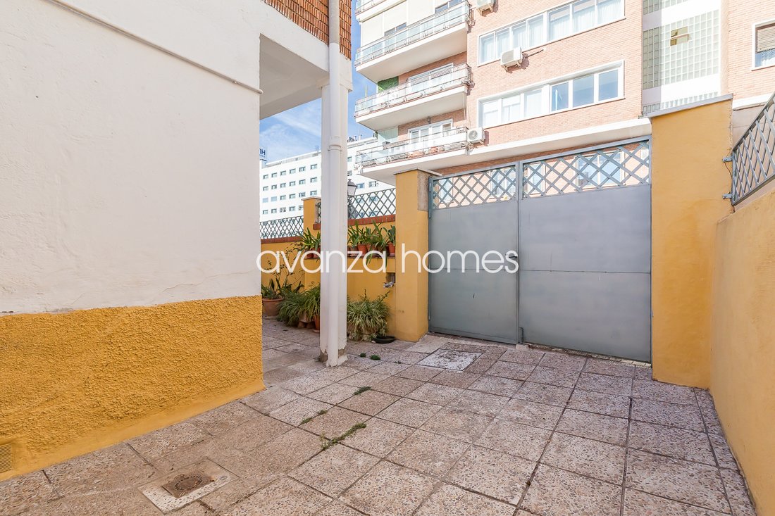 Chalet in Retiro, Madrid, Spain 3 - 18357206