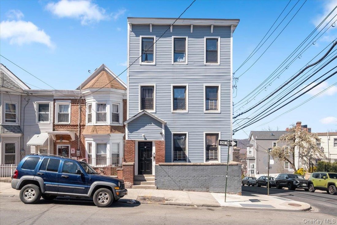 Yonkers, New York, United States 1 - 18358409