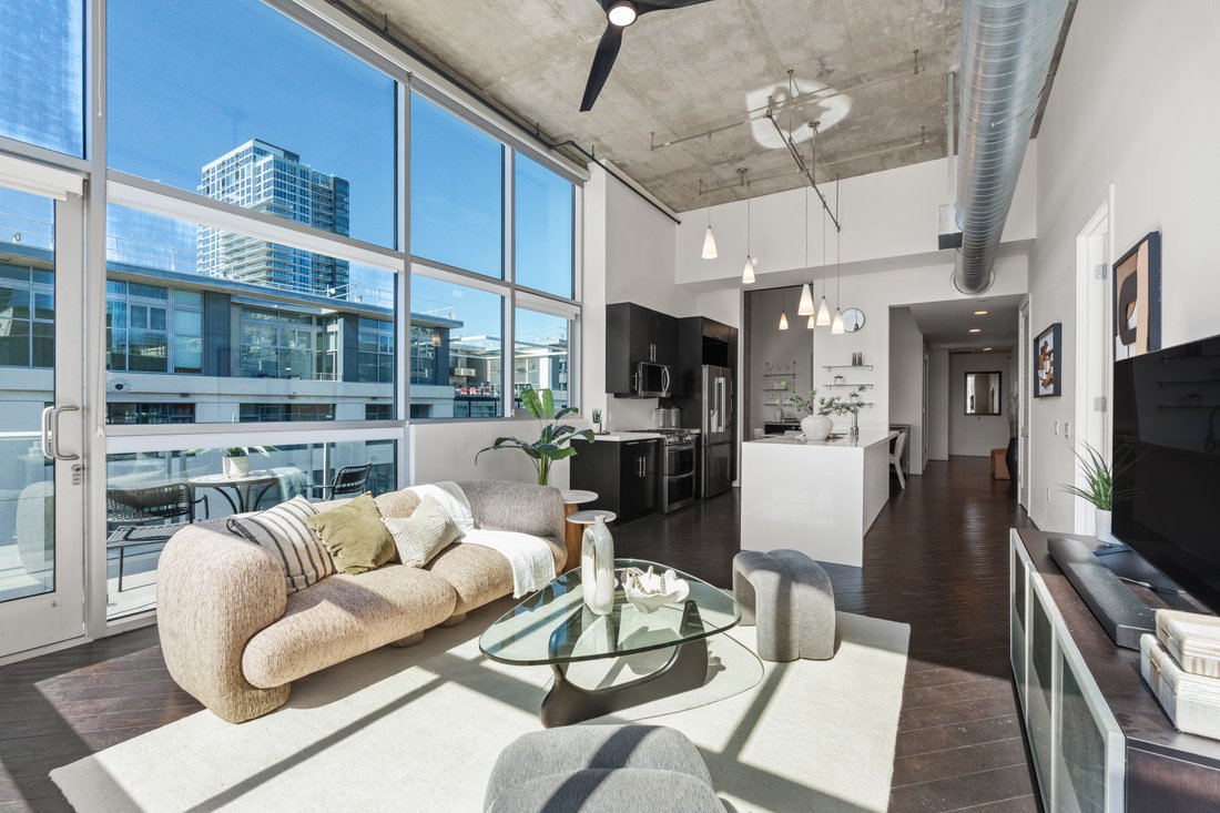 Condo in San Diego, California, United States 3 - 18359096