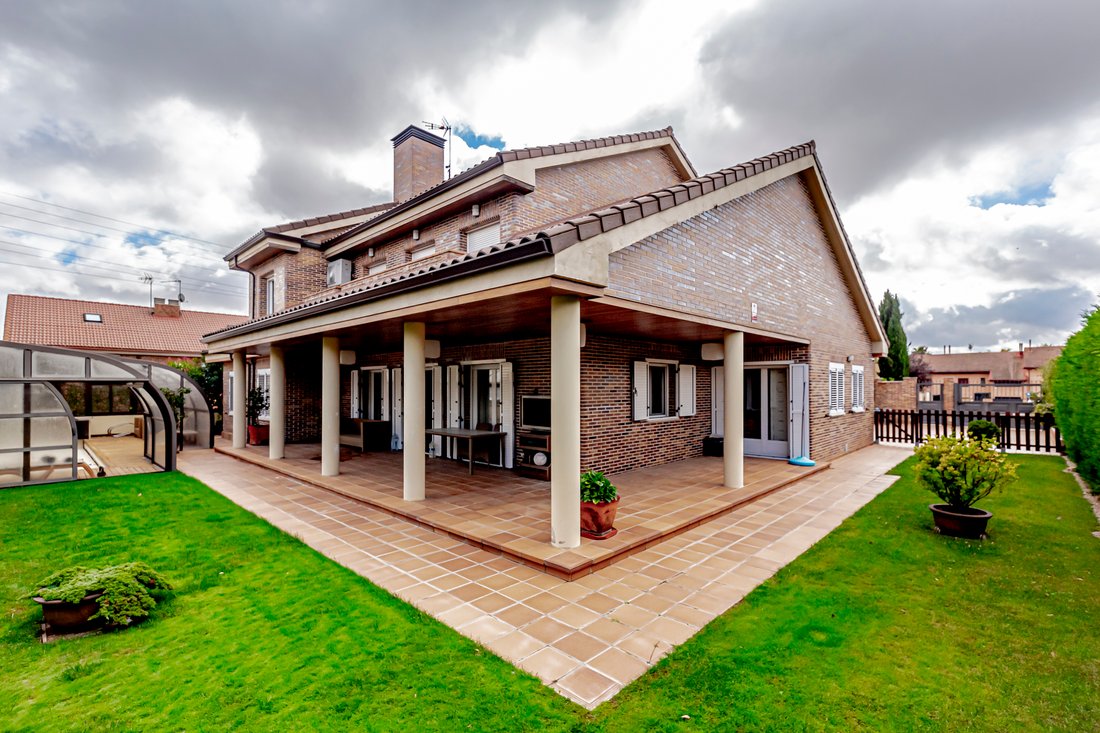 Chalet in Grinon, Comunidad de Madrid, Spain 1 - 18358626