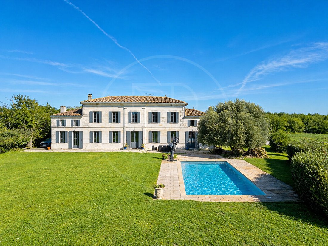 Villa in Libourne, Nouvelle-Aquitaine, France 1 - 18358314