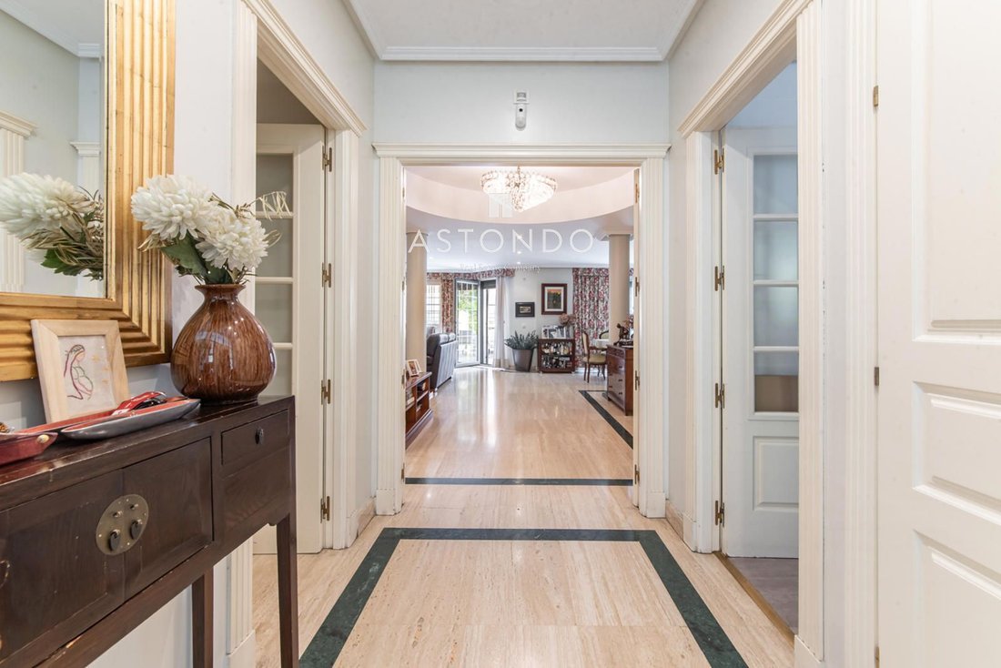 Townhouse in Hortaleza, Madrid, Spain 2 - 18357106