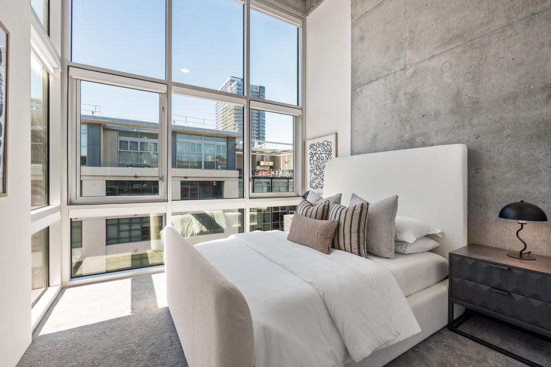 Condo in San Diego, California, United States 5 - 18359096