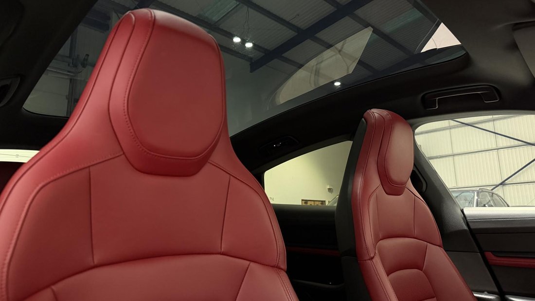 Sedan in Ruislip, United Kingdom 3 - 18352575