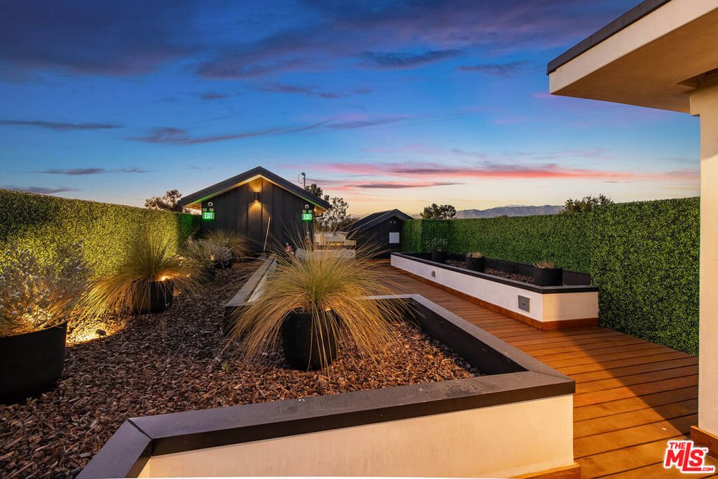 Condo in Los Angeles, California, United States 5 - 18358321