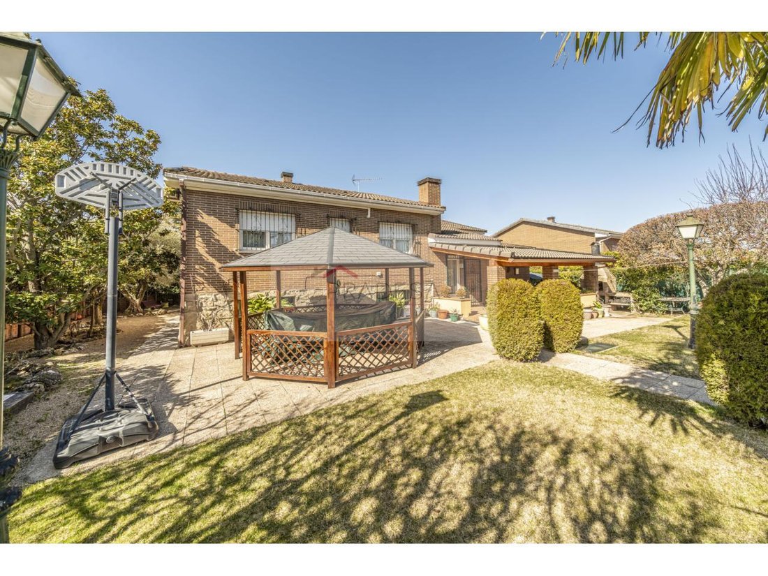 Chalet in Galapagar, Comunidad de Madrid, Spain 5 - 18357264