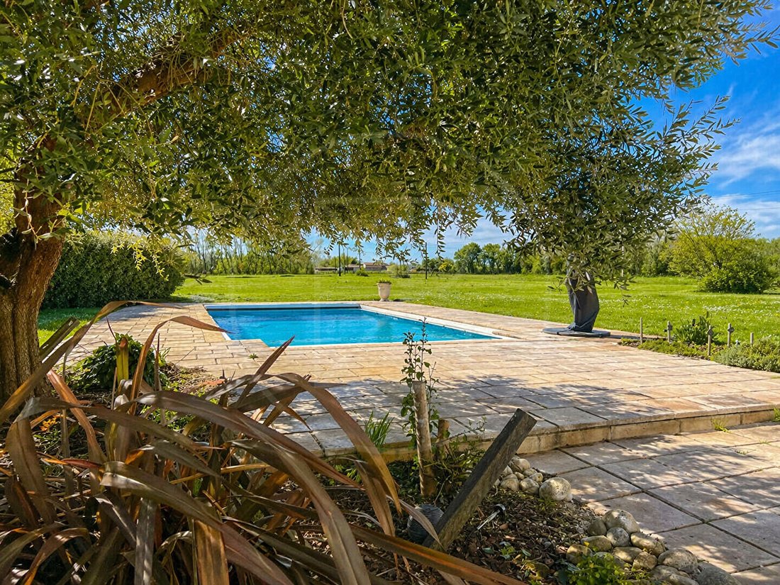 Villa in Libourne, Nouvelle-Aquitaine, France 2 - 18358314