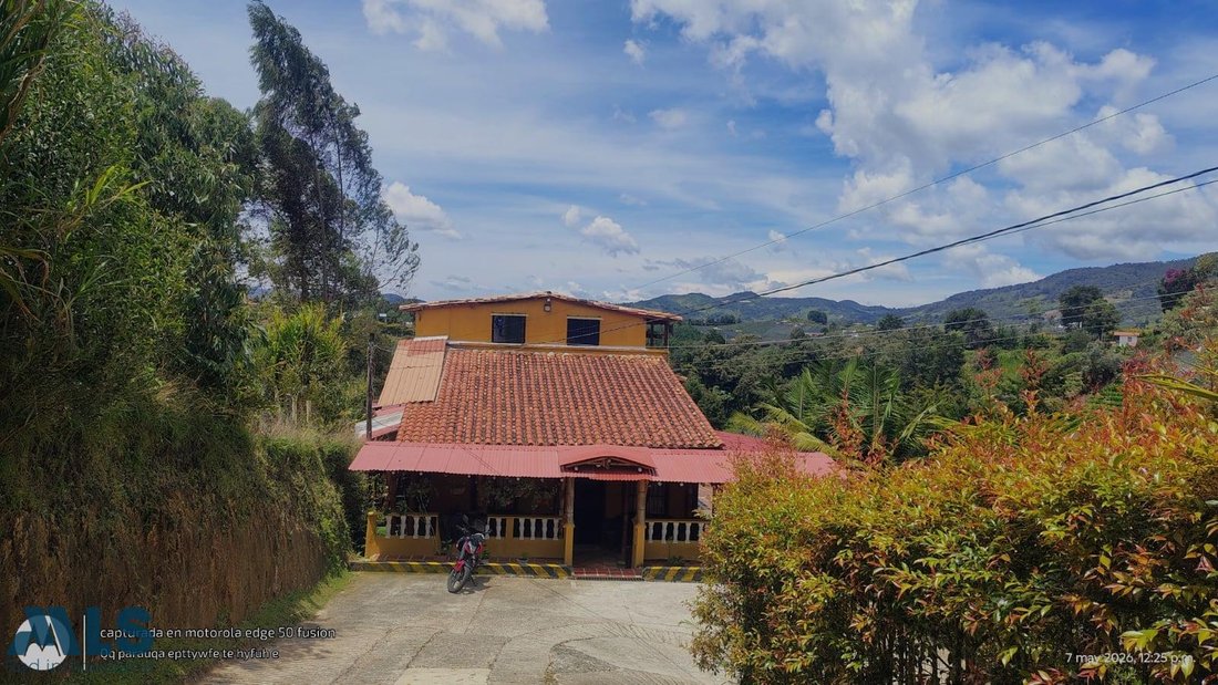 Finca in El Carmen, Carmen de Viboral, Colombia 1 - 18359356