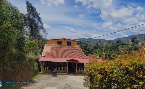 Finca in El Carmen, Carmen de Viboral, Colombia 1