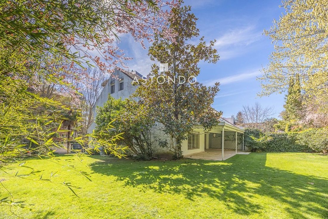 Chalet in Fuencarral-El Pardo, Madrid, Spain 2 - 18357723