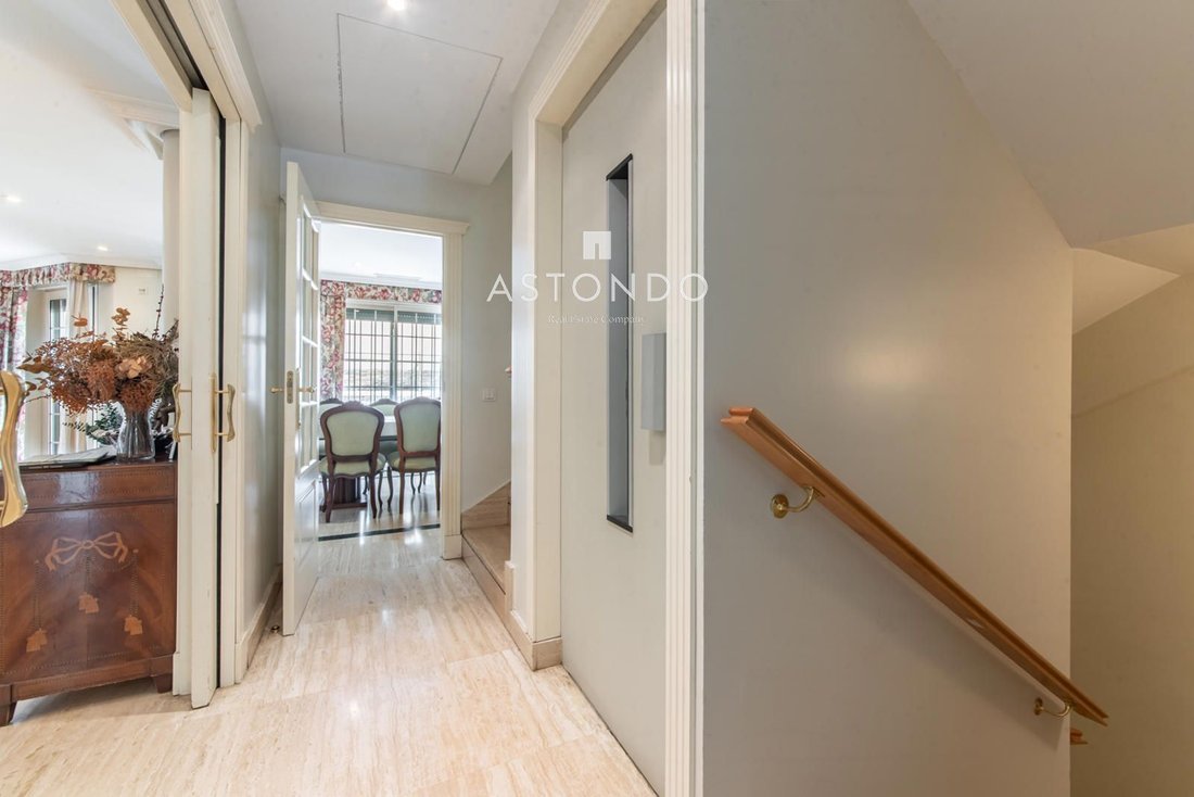 Townhouse in Hortaleza, Madrid, Spain 3 - 18357106