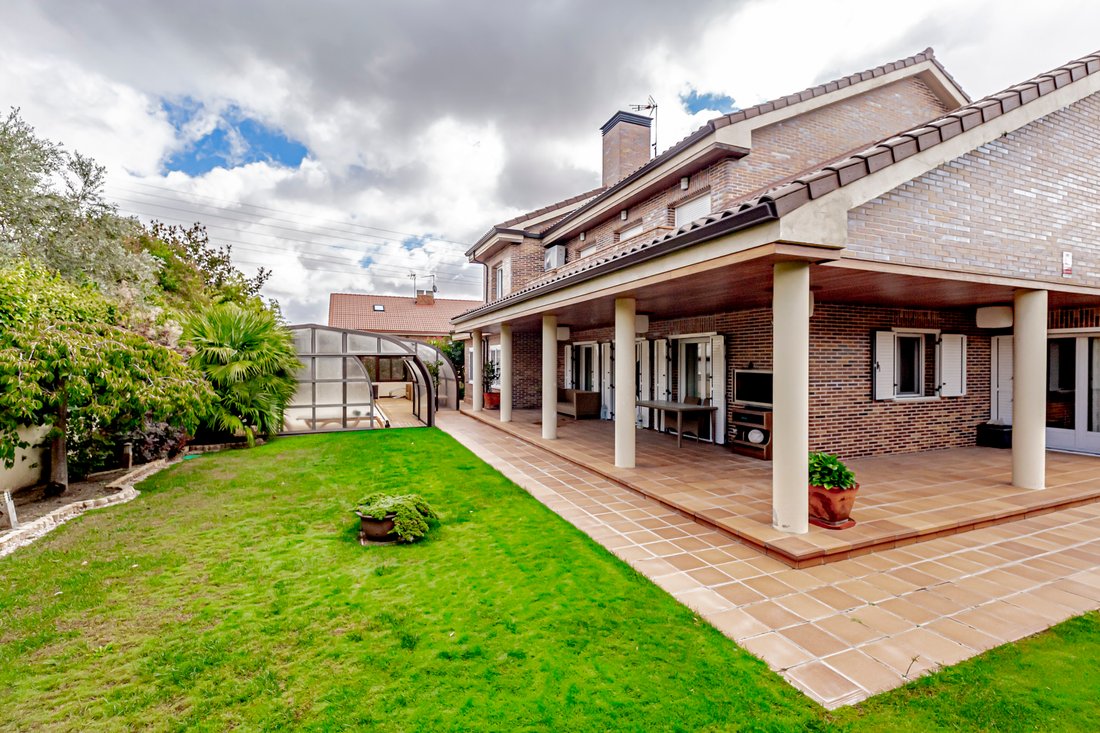 Chalet in Grinon, Comunidad de Madrid, Spain 2 - 18358626