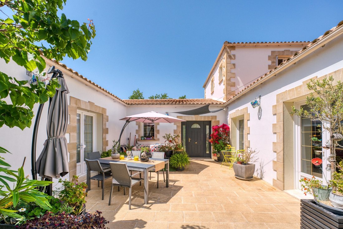 House in Le Chateau-d'Oleron, Nouvelle-Aquitaine, France 2 - 18359116