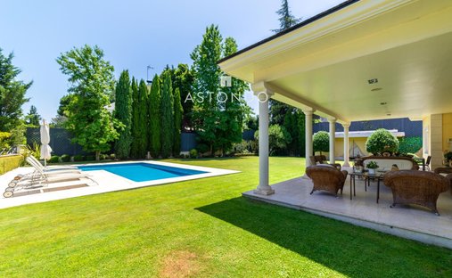 Chalet in Hortaleza, Madrid, Spain 1