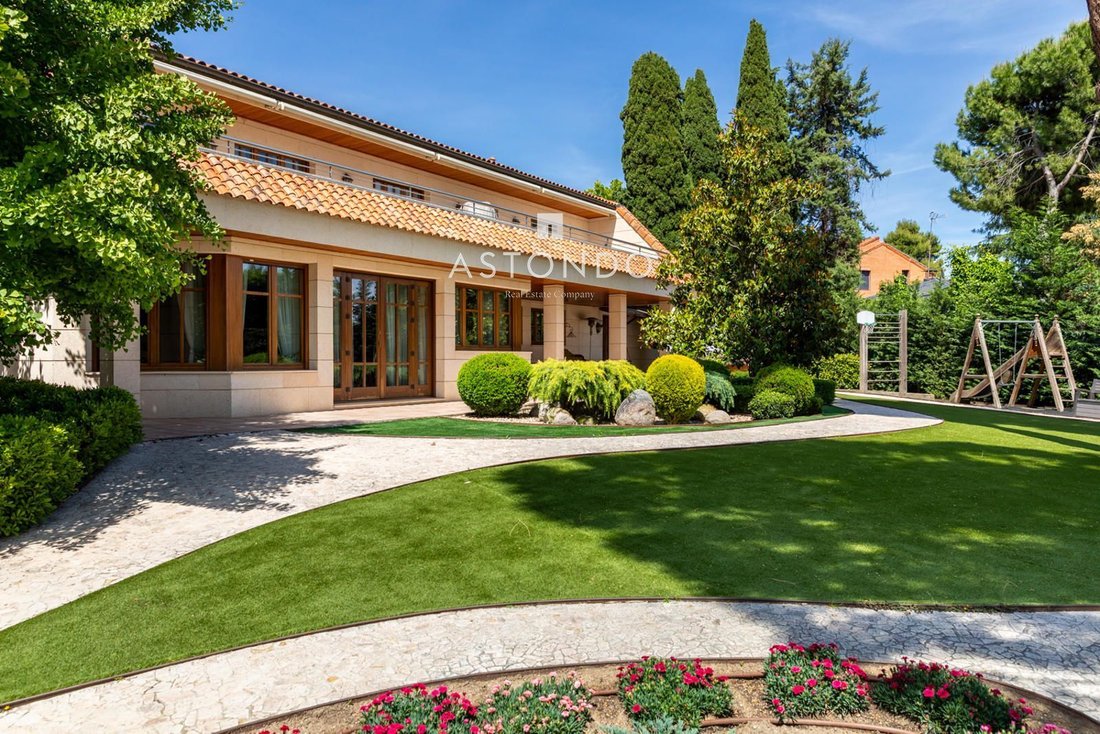 Chalet in Hortaleza, Madrid, Spain 4 - 18358232