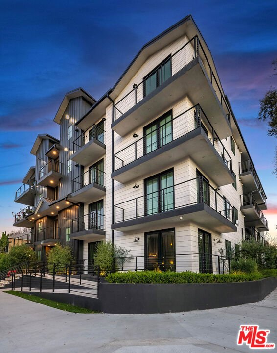 Condo in Los Angeles, California, United States 4 - 18358321
