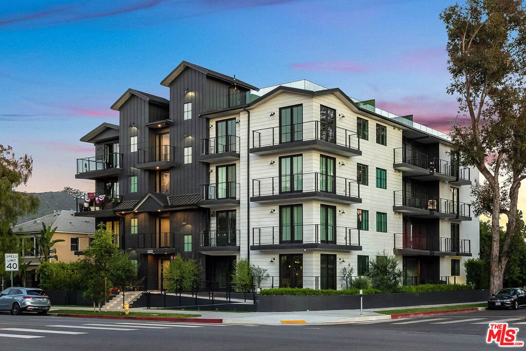 Condo in Los Angeles, California, United States 1 - 18358321