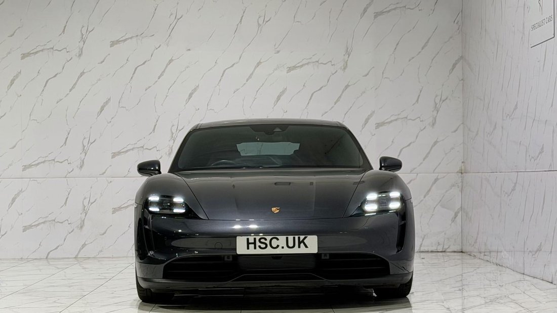 Sedan in Ruislip, United Kingdom 2 - 18352575