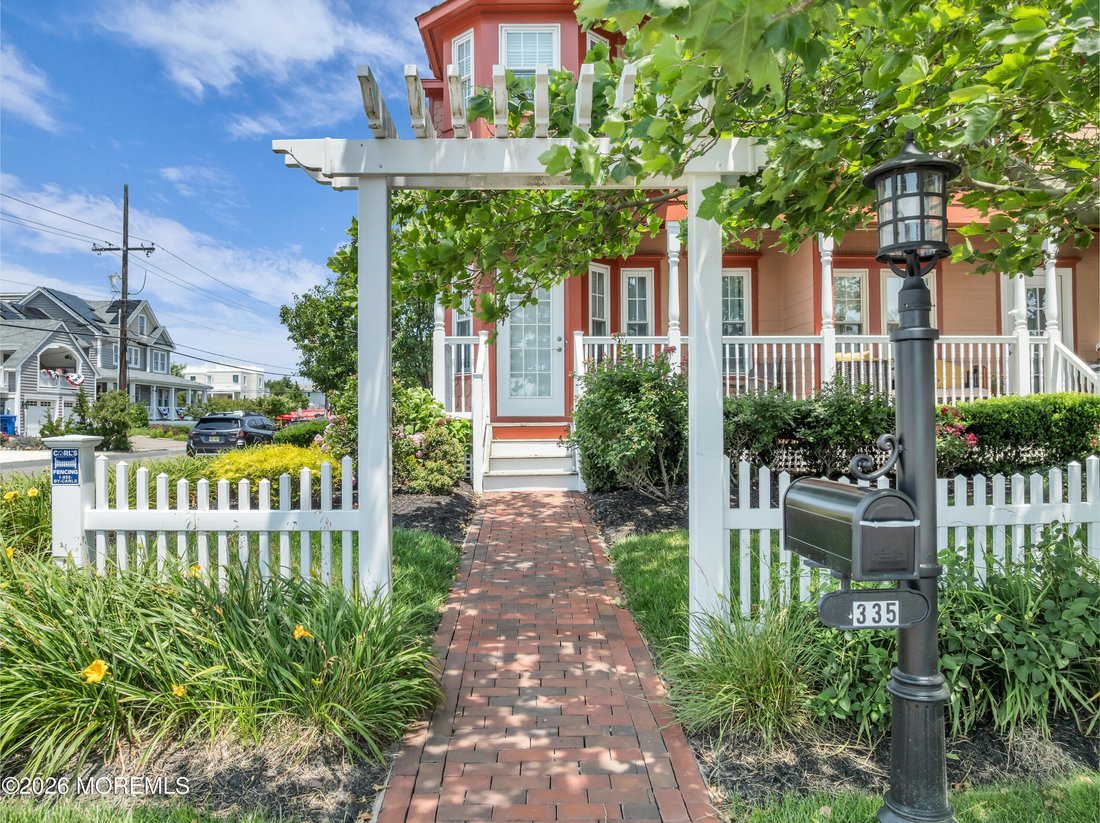 Condo in Ship Bottom, New Jersey, United States 2 - 18357975