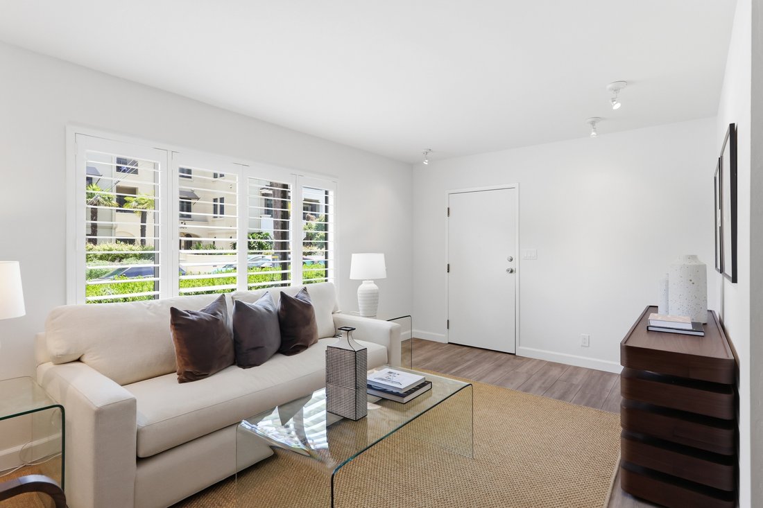 Condo in San Carlos, California, United States 5 - 18359118