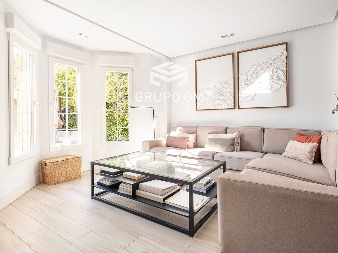 Townhouse in La Moraleja, Alcobendas, Comunidad de Madrid 2 - 18357222
