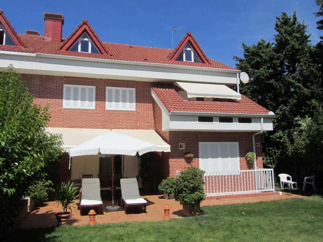 Chalet in Las Rozas de Madrid, Comunidad de Madrid, Spain 1 - 18357212