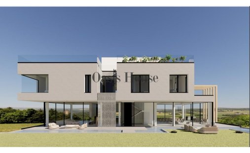 Chalet in Hortaleza, Madrid, Spain 1