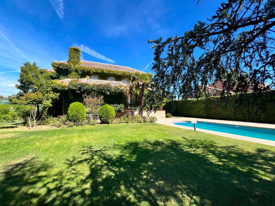 Chalet in Villanueva de la Canada, Comunidad de Madrid, Spain 1 - 18357436