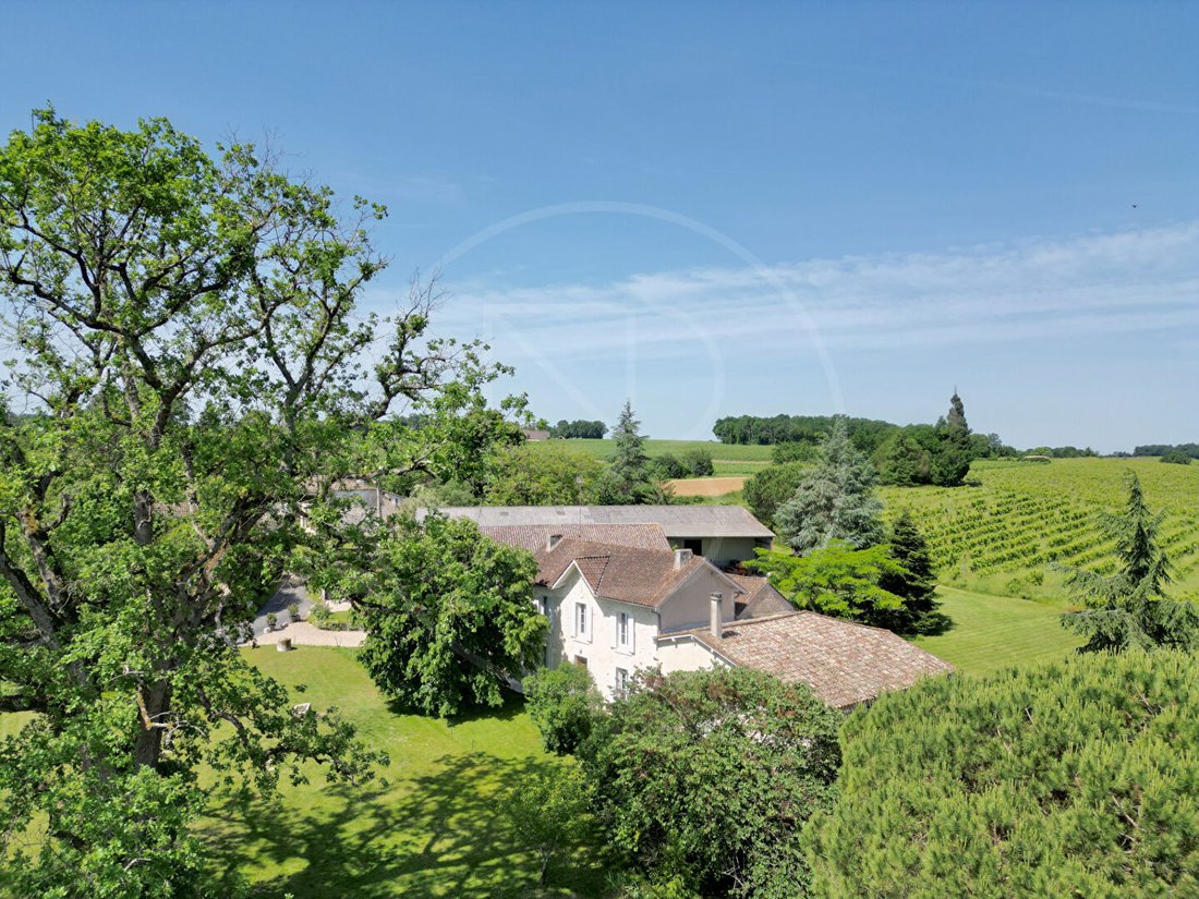 Villa in Sainte-Foy-la-Grande, Nouvelle-Aquitaine, France 1 - 17837266