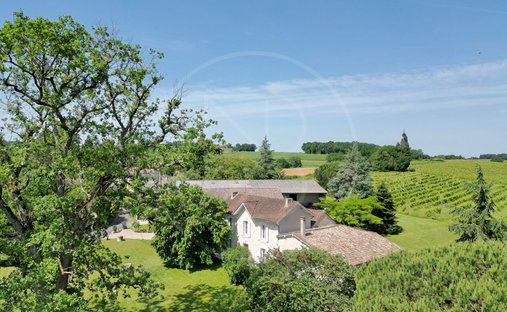 Villa in Sainte-Foy-la-Grande, Nouvelle-Aquitaine, France 1