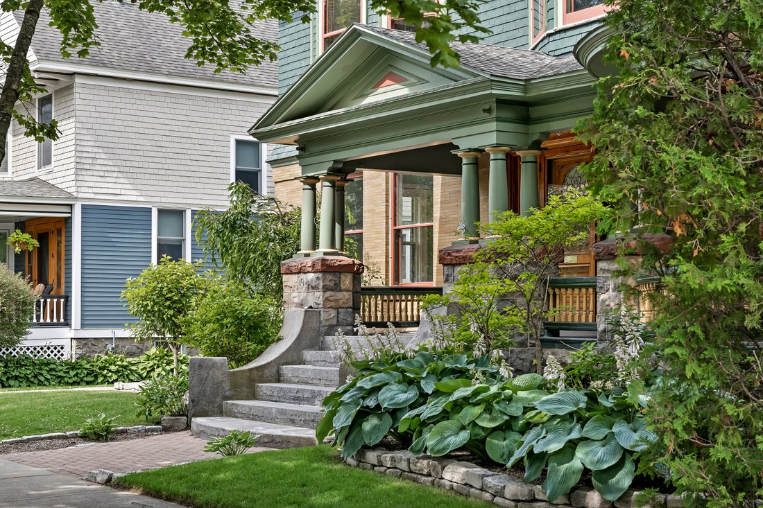 Saratoga Springs, New York, United States 3 - 18359128