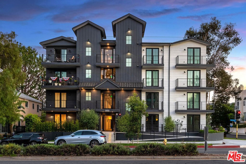 Condo in Los Angeles, California, United States 2 - 18358321
