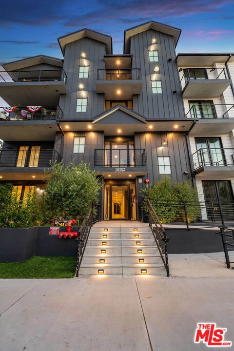 Condo in Los Angeles, California, United States 3 - 18358321