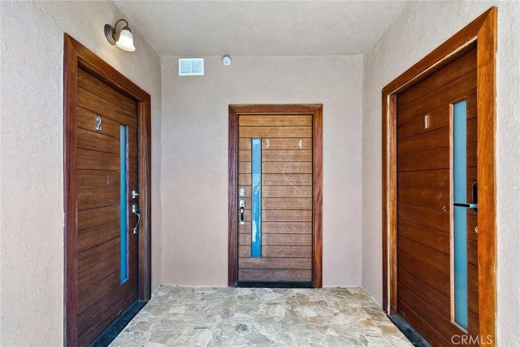 Los Angeles, California, United States 3 - 18356950