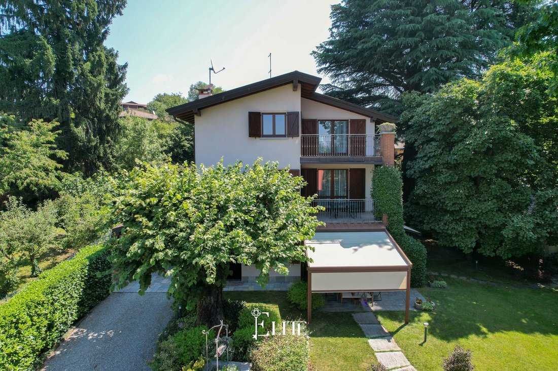 Villa in Besozzo, Lombardy, Italy 1 - 18359670