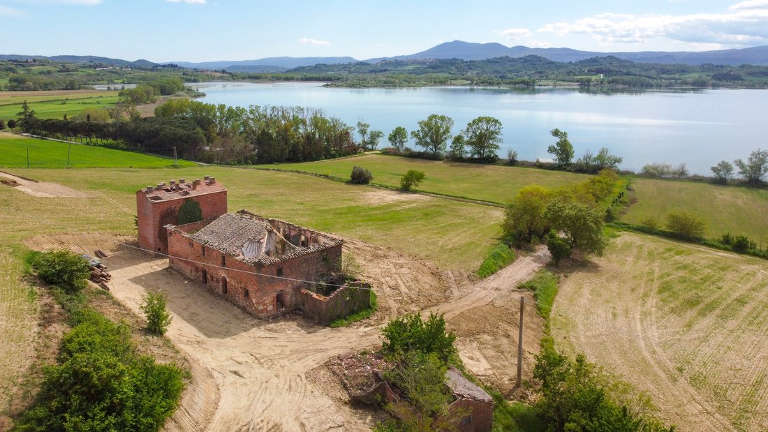 Country House in Castiglione del Lago, Umbria, Italy 1 - 18357336