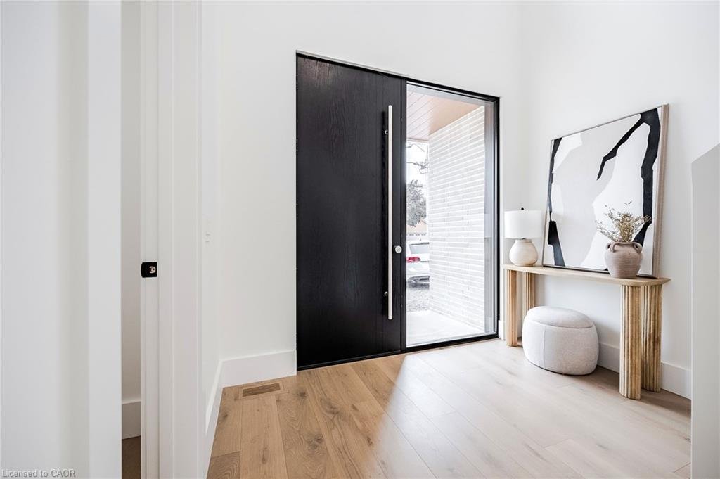 House in Hamilton, Ontario, Canada 4 - 18360176