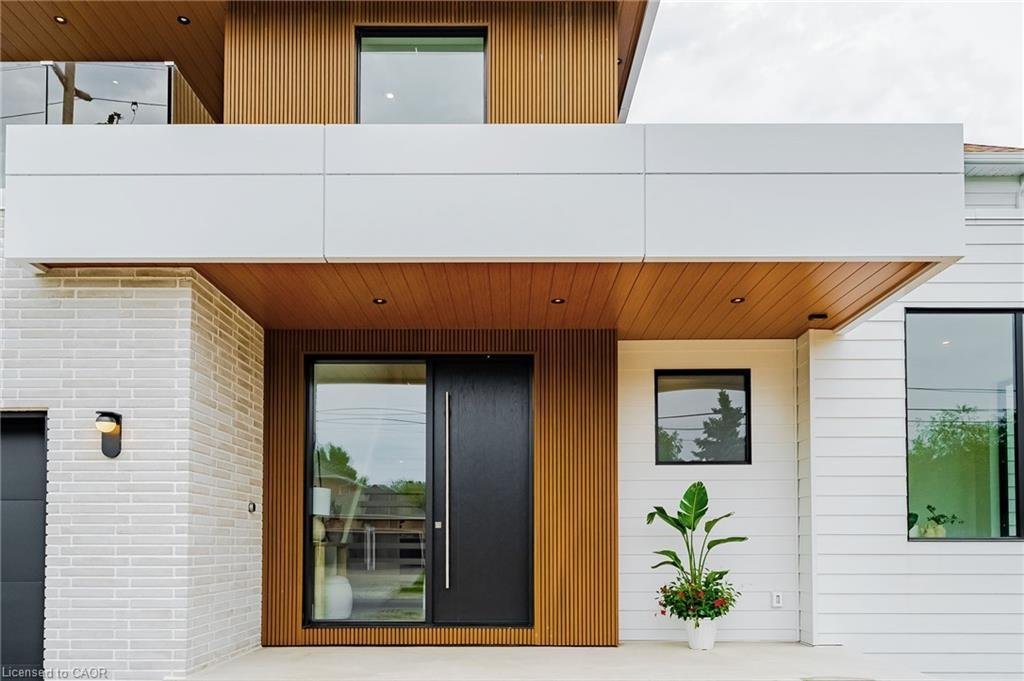House in Hamilton, Ontario, Canada 3 - 18360176