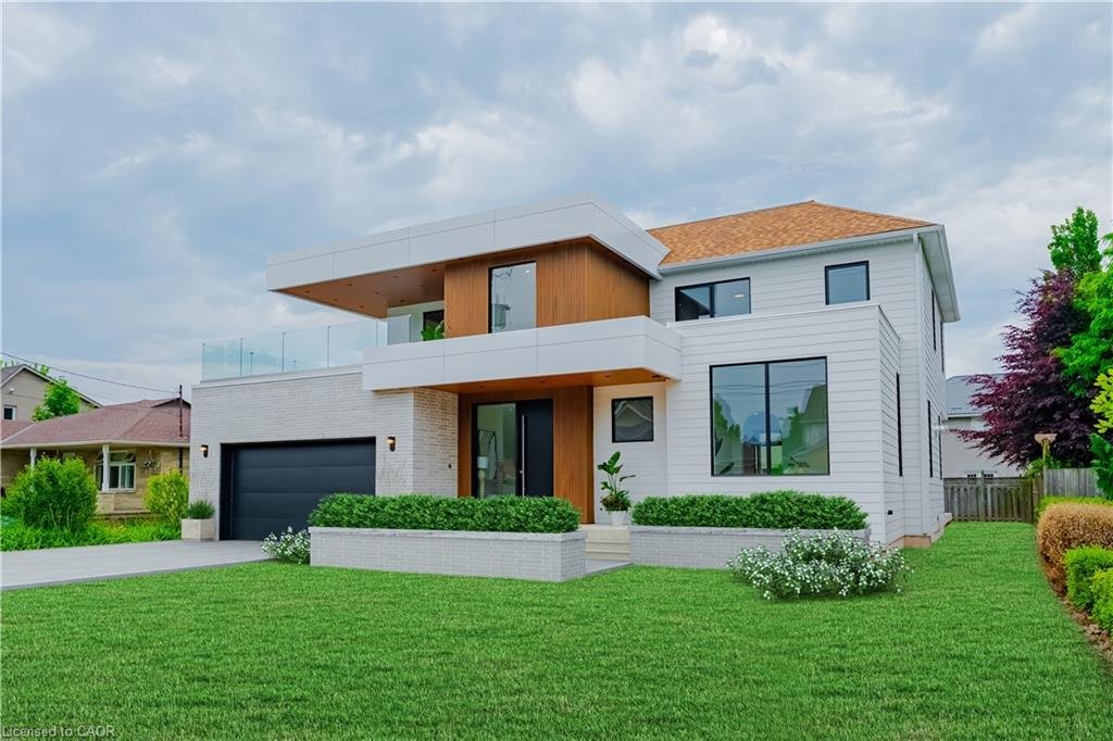 House in Hamilton, Ontario, Canada 2 - 18360176