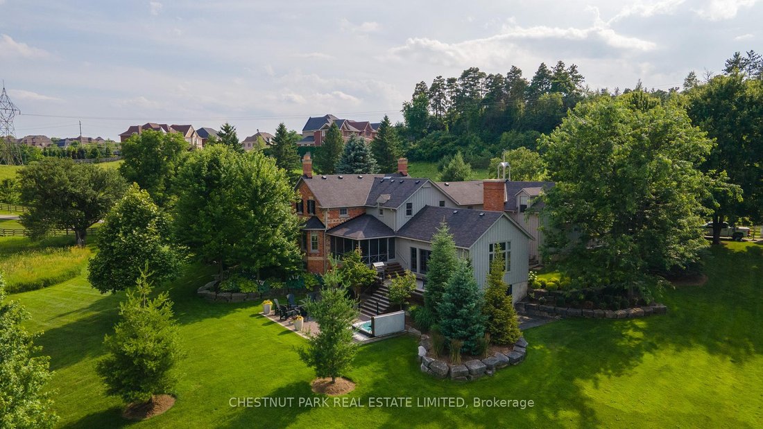 House in Aurora, Ontario, Canada 1 - 18360195