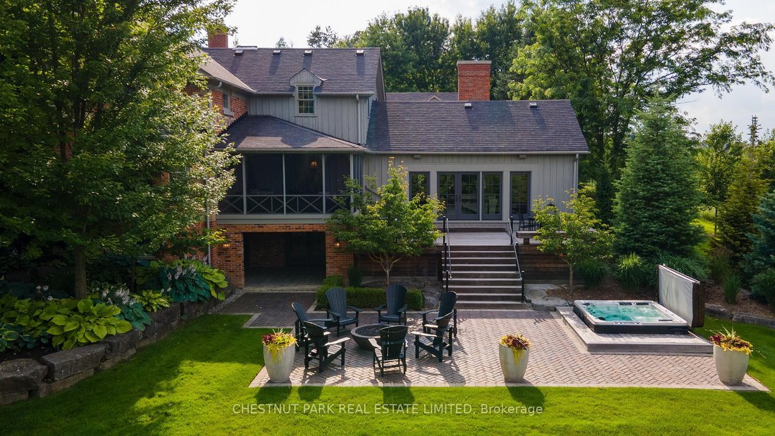 House in Aurora, Ontario, Canada 2 - 18360195
