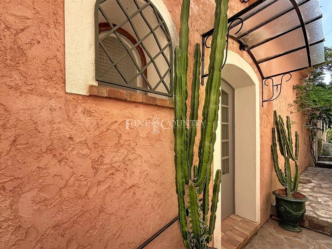 Villa in Théoule-sur-Mer, Provence-Alpes-Côte d'Azur, France 4 - 18359956