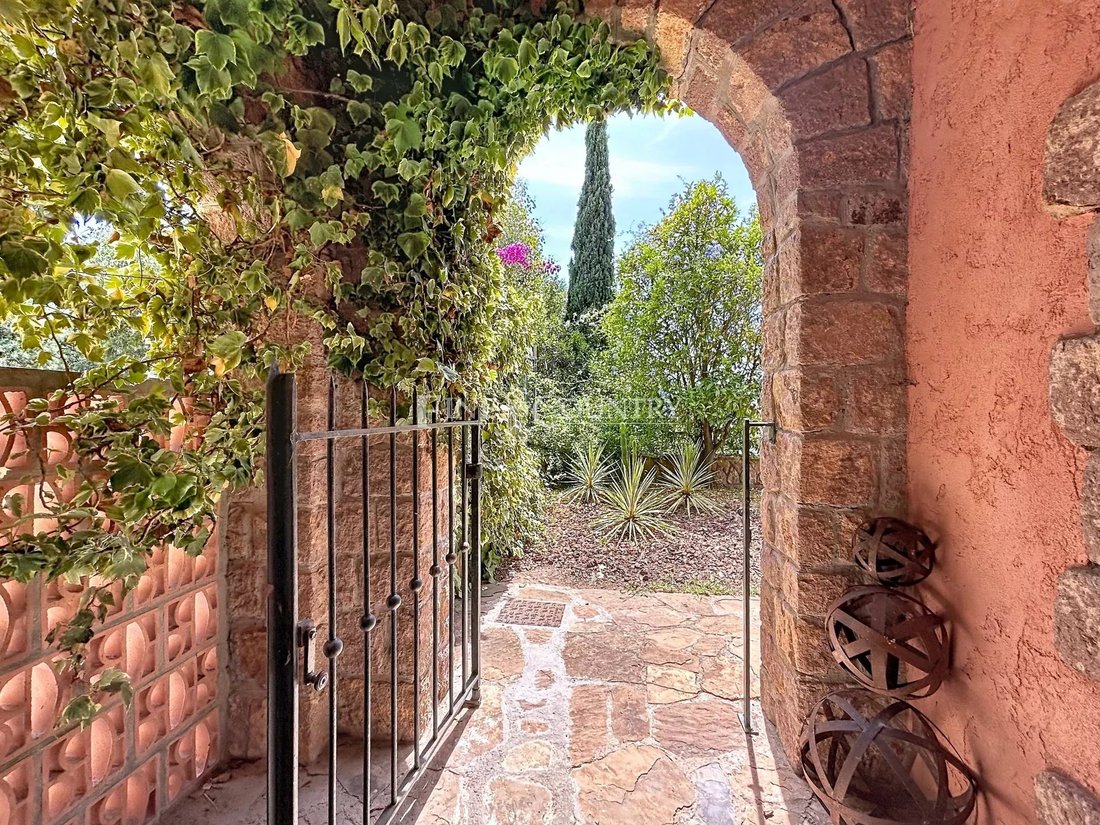 Villa in Théoule-sur-Mer, Provence-Alpes-Côte d'Azur, France 3 - 18359956